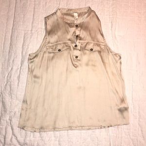 Sleeveless shirt, silk with breast pockets